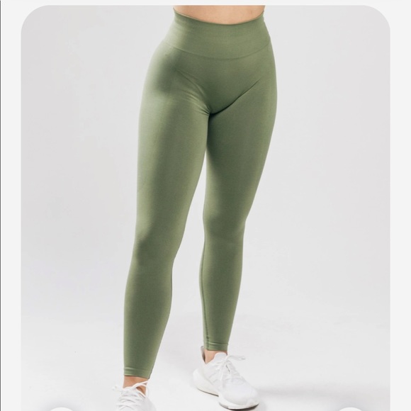 Alphalete Pants - Alphalete amplify leggings size medium